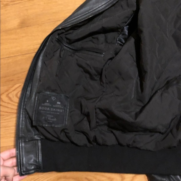 Bodaskins Men’s Leather Bomber Jacket